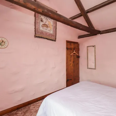 Honeysuckle Cottage *